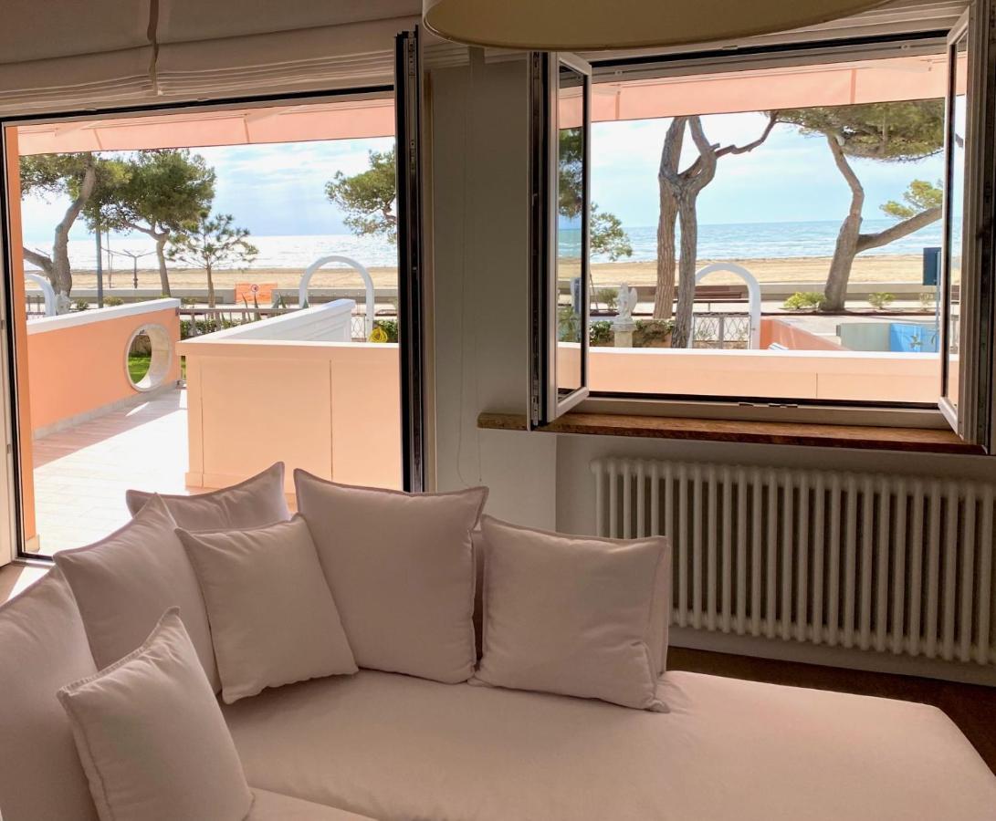 Appartamento Fronte Mare Villa Lory Lignano Sabbiadoro Exterior foto